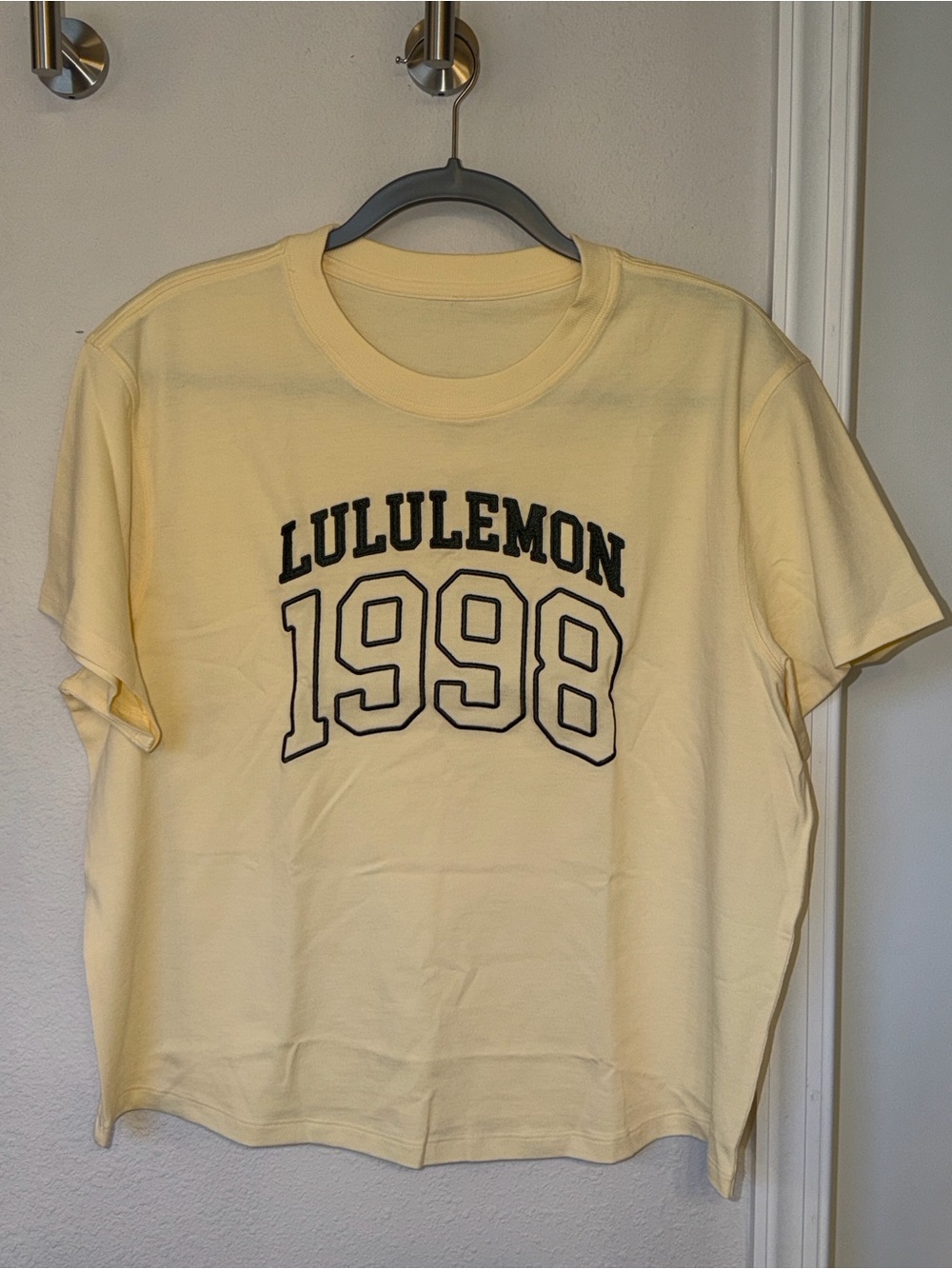 lululemon athletica Butter Cream 1998 Graphic Relaxed Cotton Tee - Picture 2 of 4